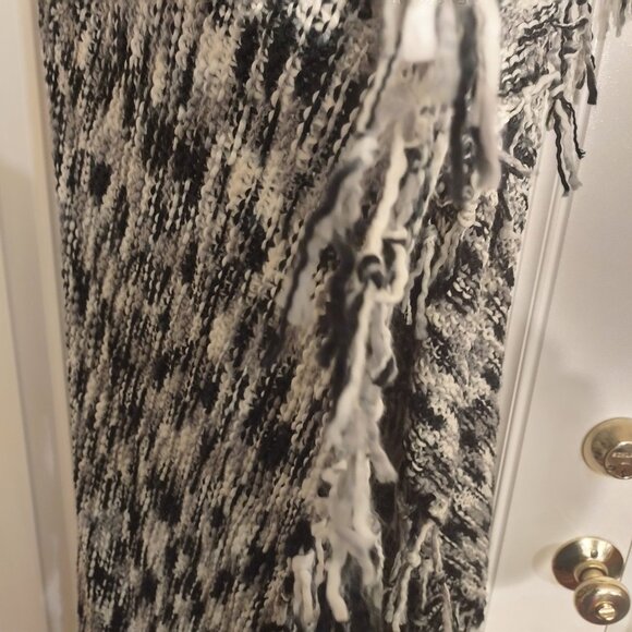 Indigo Thread Co Oversized Knit Fringe Vest 3X- Black & White-LIKE NEW - Picture 3 of 4